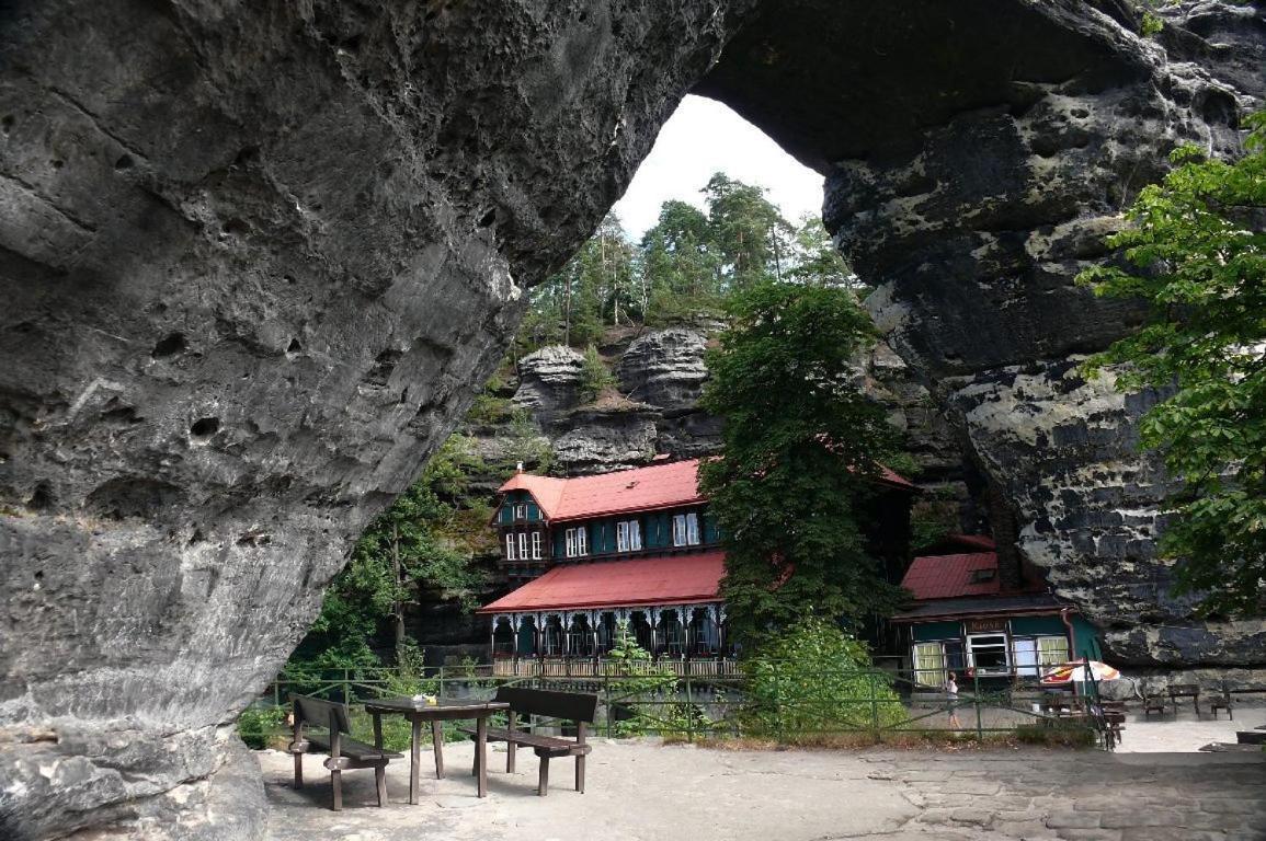Pension-Restaurace Lugano Hřensko Zewnętrze zdjęcie